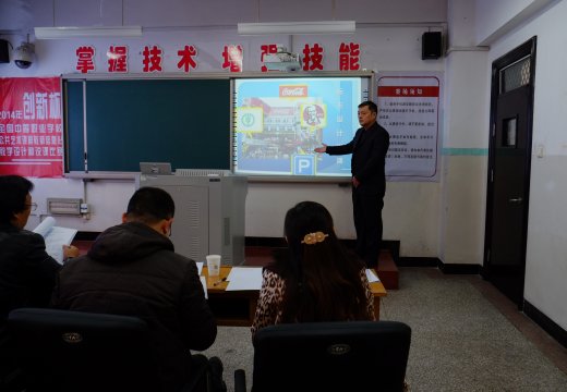 比赛现场,周乐生老师现场说课表现从容自如