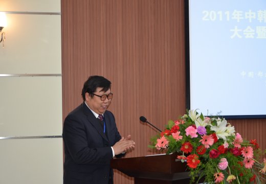 支德银校长主持会议