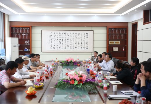 双方进行座谈交流