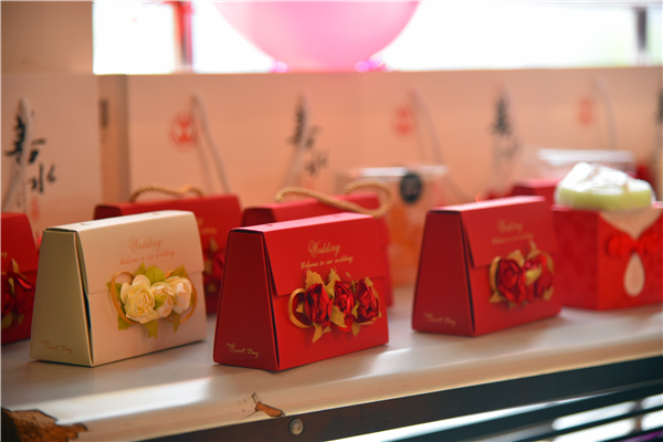 志愿者们带给老人们特殊礼物-手工皂 (2).jpg 志愿者们带给老人们特殊礼物-手工皂 (2).jpg