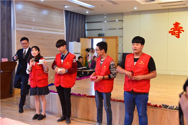 送给老人们特殊的礼物 (6).jpg 送给老人们特殊的礼物 (6).jpg