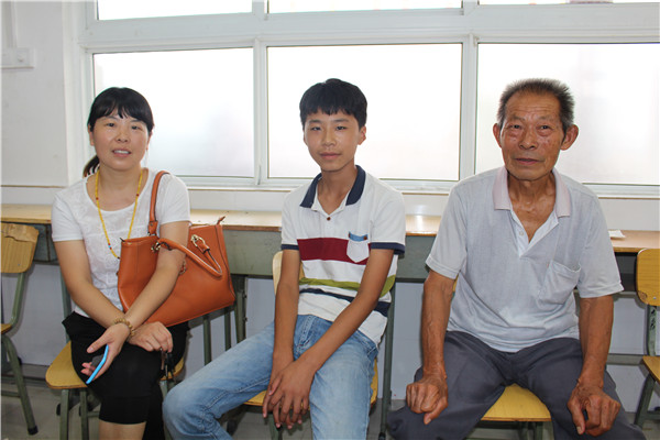 爷爷 姑姑 新生.jpg