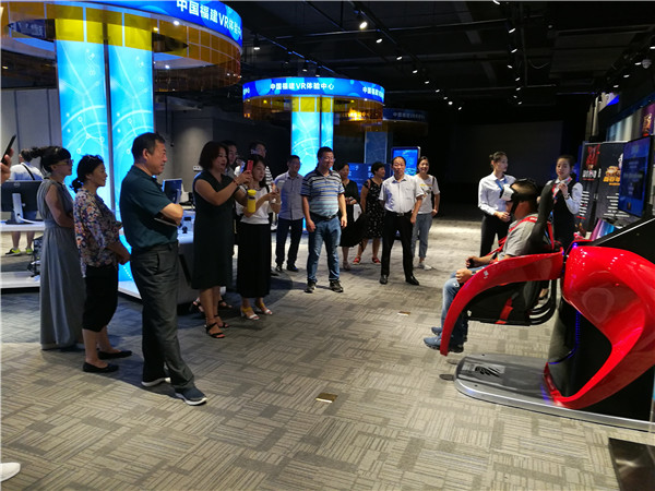 体验网龙公司VR设备,穿越虚拟与现实.jpg 体验网龙公司VR设备,穿越虚拟与现实.jpg