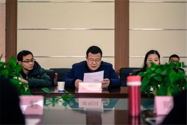 3教务主任席明闰宣读聘任决定.jpg 3教务主任席明闰宣读聘任决定.jpg