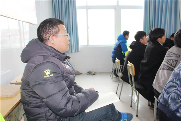 1 席明闰主任听课.jpg 1 席明闰主任听课.jpg