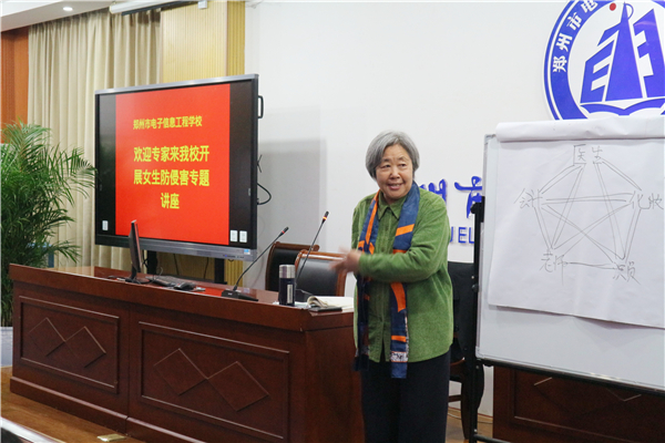 2周慧玲老师举出生动事例.jpg 2周慧玲老师举出生动事例.jpg