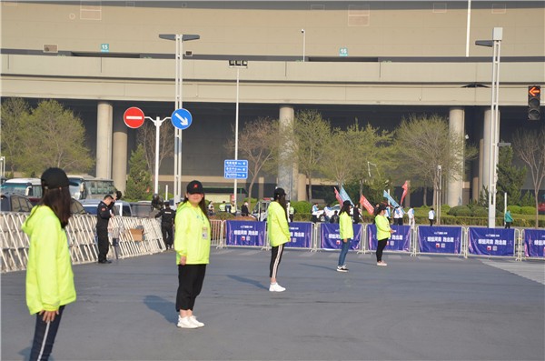 2志愿者到位.jpg 2志愿者到位.jpg