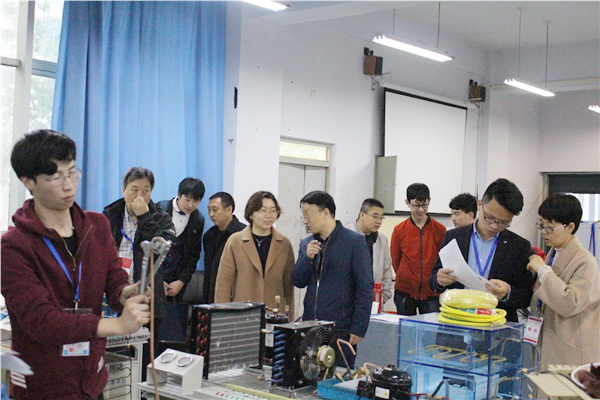 7制冷与空调组装与调试赛项比赛现场.jpg 7制冷与空调组装与调试赛项比赛现场.jpg