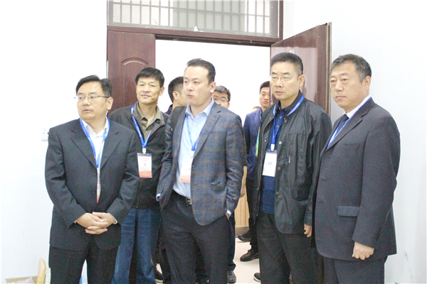 8与会领导巡视通信控制系统安装与维护赛项赛场.jpg 8与会领导巡视通信控制系统安装与维护赛项赛场.jpg