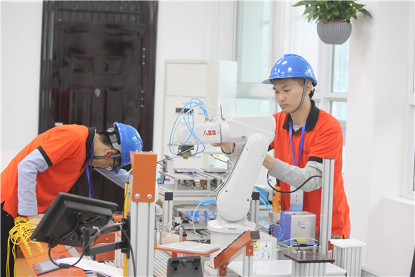 24智能机器人技术应用赛项现场.jpg 24智能机器人技术应用赛项现场.jpg