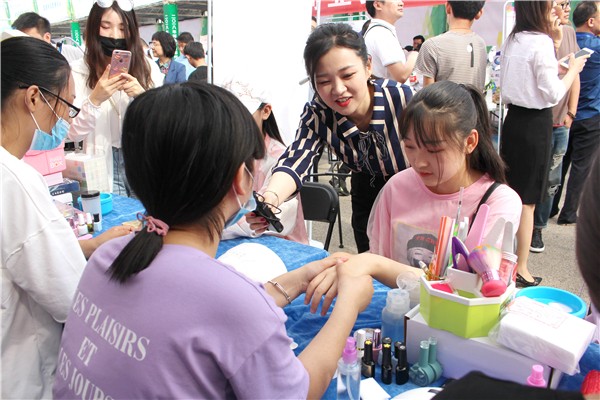 9美甲设计收到记者关注.jpg 9美甲设计收到记者关注.jpg