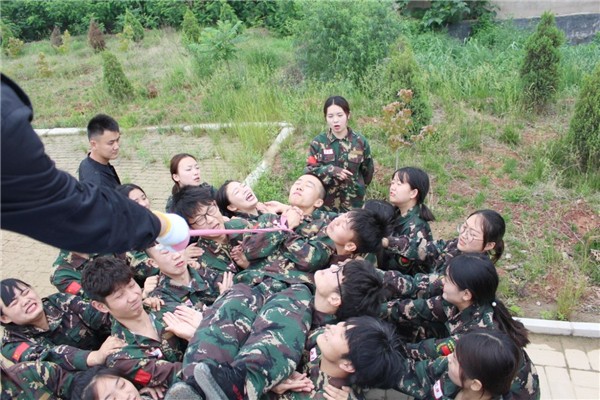 完美摔下,这是一个可以信任的团队.jpg 完美摔下,这是一个可以信任的团队.jpg