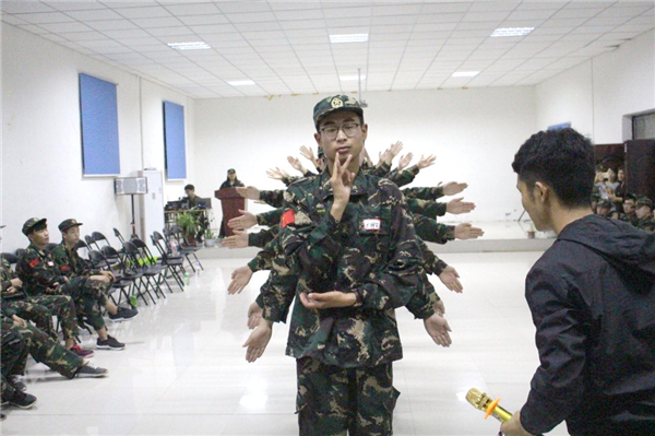 才艺展示-千手观音.jpg 才艺展示-千手观音.jpg