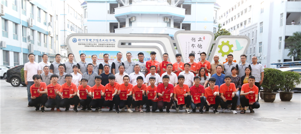 1国赛辅导老师选手合影.png 1国赛辅导老师选手合影.png