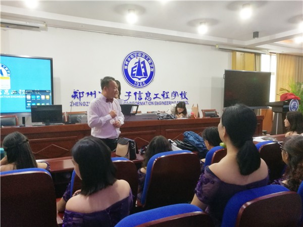 4郭宝生主席给老师鼓舞士气.jpg 4郭宝生主席给老师鼓舞士气.jpg