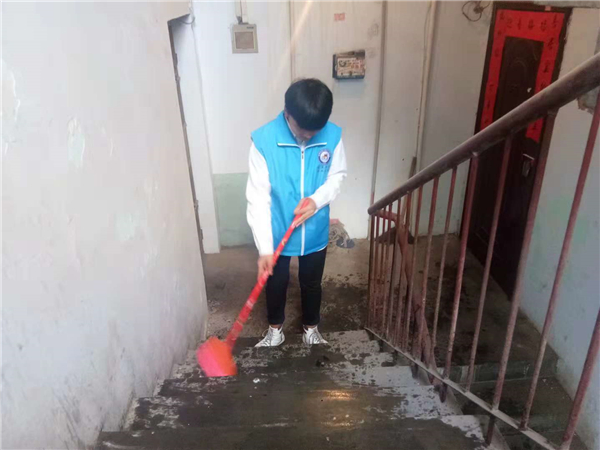 打扫楼梯.jpg