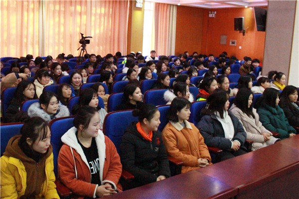 3学生学习韩语日常表达.jpg 3学生学习韩语日常表达.jpg