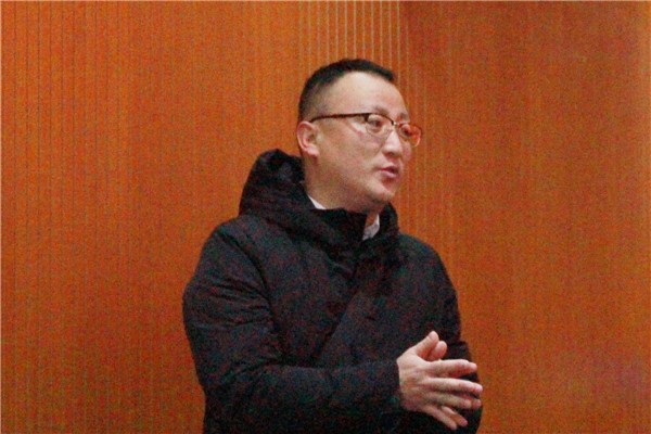 4老师就校际合作提问.jpg 4老师就校际合作提问.jpg