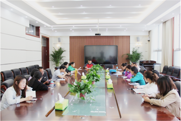 第二党支部书记赵建伟老师带领支部同志学习.png 第二党支部书记赵建伟老师带领支部同志学习.png