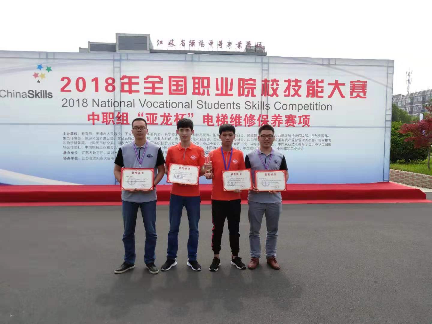 电梯3.jpg 电梯3.jpg