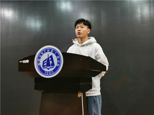 1832班 董建华.jpg