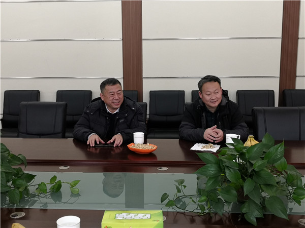 2.学校领导慰问军转干部.jpg 2.学校领导慰问军转干部.jpg