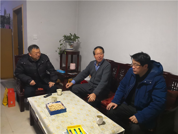 1.老干部姚恒生为学校发展建言献策.jpg 1.老干部姚恒生为学校发展建言献策.jpg