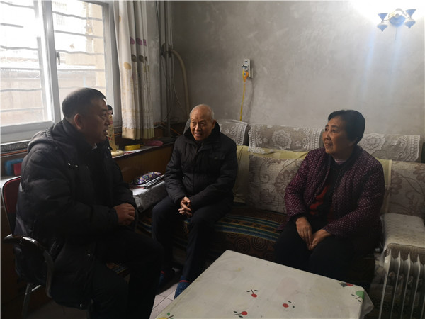 2.邀请老干部朱玲经常回校.jpg 2.邀请老干部朱玲经常回校.jpg