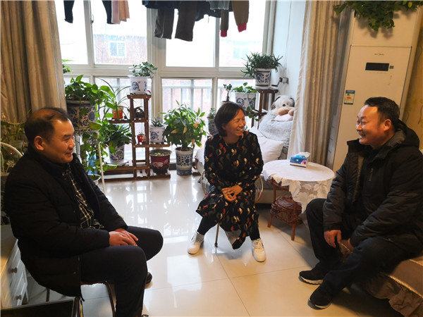 5.为周霞老师送去节日的问候.jpg 5.为周霞老师送去节日的问候.jpg