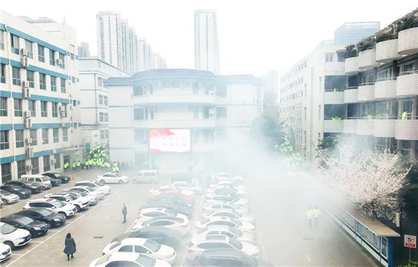 多个教学场所同事有序疏散.jpg 多个教学场所同事有序疏散.jpg