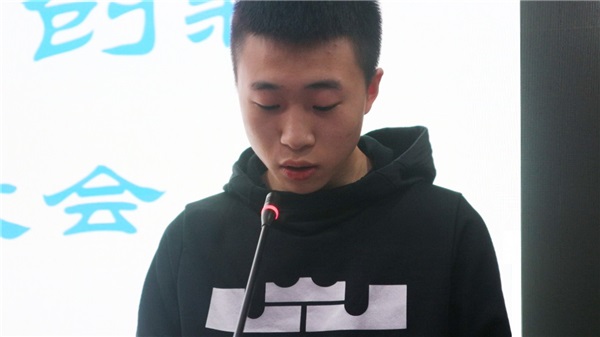 4学生会主席张驰做学生会工作总结.jpg 4学生会主席张驰做学生会工作总结.jpg