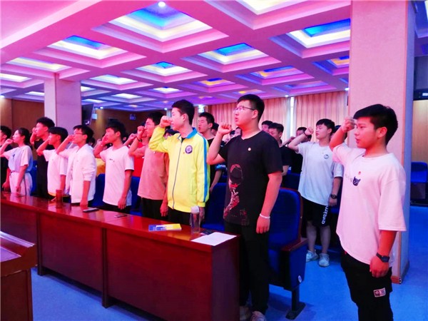 入团宣誓.jpg 入团宣誓.jpg