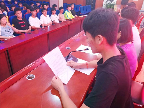 老团员代表胡胜康发言.jpg 老团员代表胡胜康发言.jpg