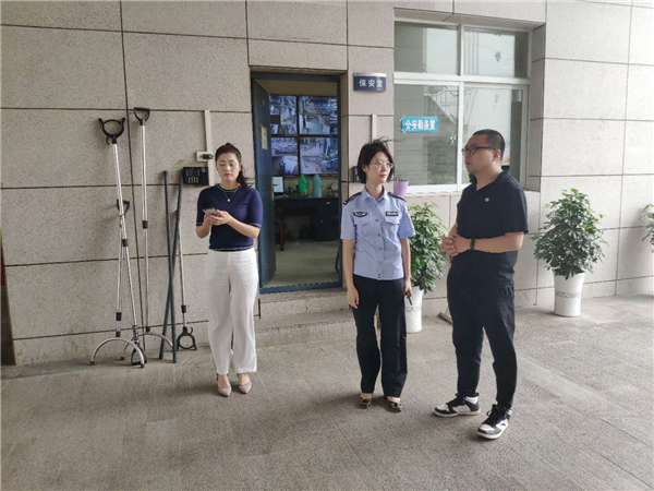 检查安保设施.jpg 检查安保设施.jpg