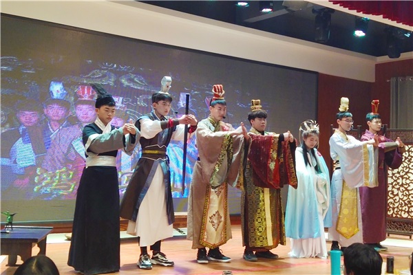 再现古典礼仪.jpg 再现古典礼仪.jpg