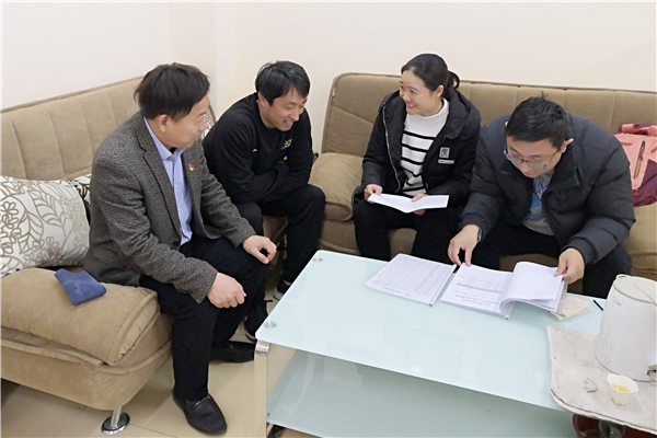 9 听取工作汇报、查看文字资料.jpg 9 听取工作汇报、查看文字资料.jpg