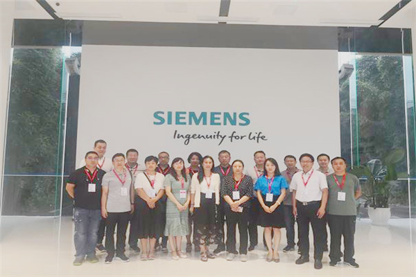 参观西门子成都智能创新中心.jpg 参观西门子成都智能创新中心.jpg