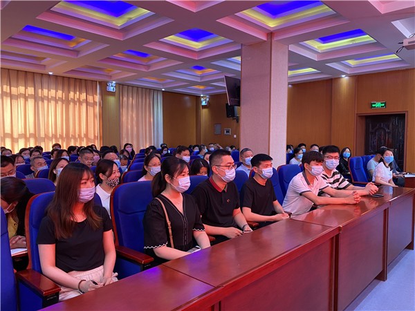 介绍学校新成员.jpg 介绍学校新成员.jpg