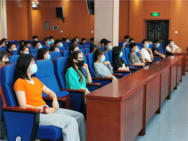 3-图片3学生认真听红色故事.jpg 3-图片3学生认真听红色故事.jpg