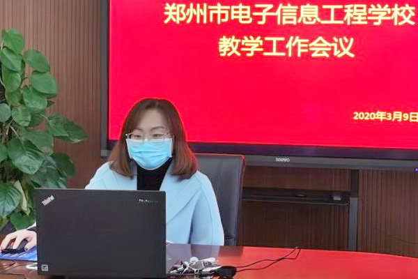 杜晓燕老师发言.jpg 杜晓燕老师发言.jpg