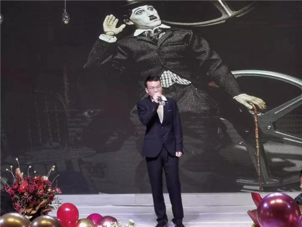 13 现代制造系:时子超独唱《说谎》.jpg