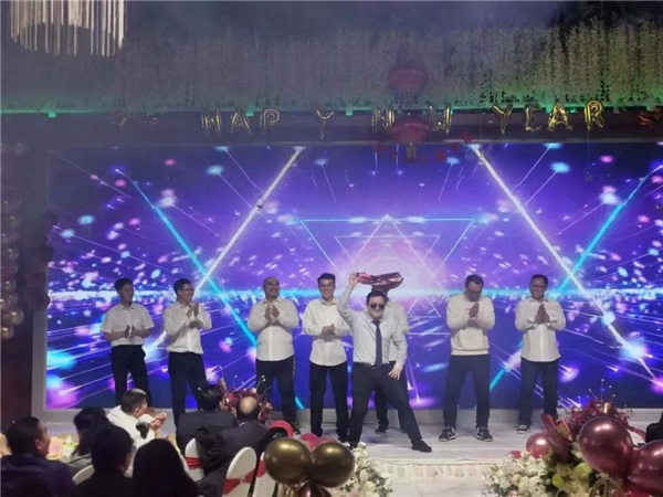 15 现代制造系:现代舞《野狼迪斯科》.jpg