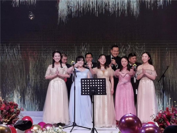 9 办公室:合唱《爱因为在心中》.jpg