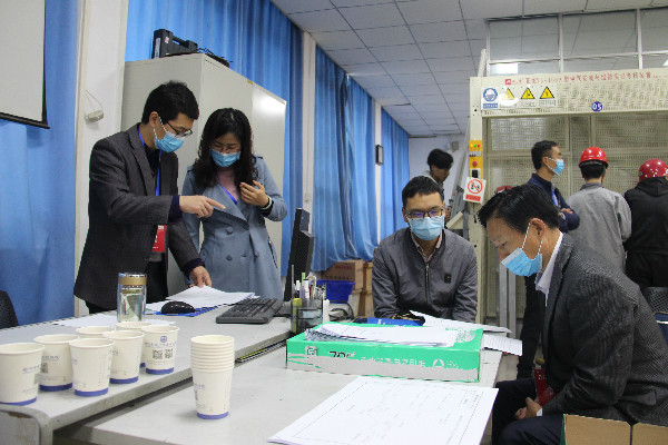 8 dianqisaixiangcaipangongzuoxianchang.jpg