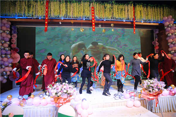 3 信息技术系 舞蹈串烧 《笑傲江湖》_副本.jpg