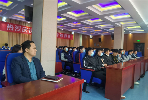 2系领导和实习学生共同参会.jpg