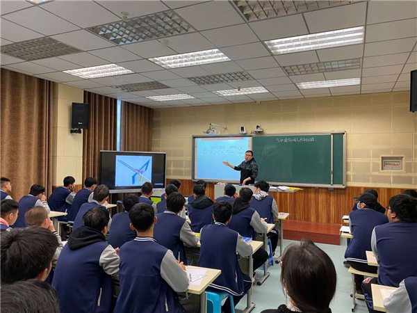 1薛帅老师授课.jpg