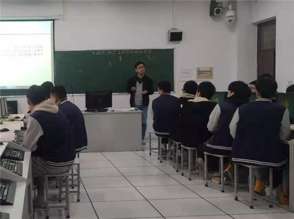 2苑锋老师授课.jpg