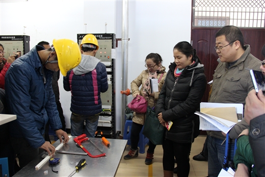 电子和计算机专业观摩课活动