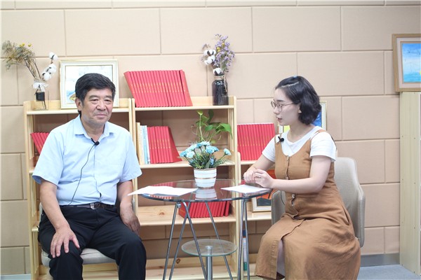 6宋豫秦教授接受校园电视台专访.JPG